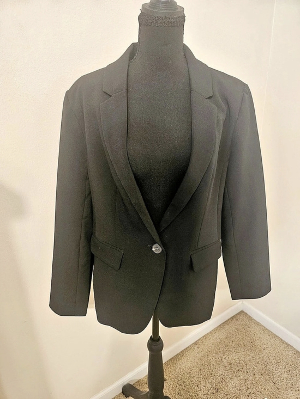 Old Navy Blazer in Black Size Medium Like New